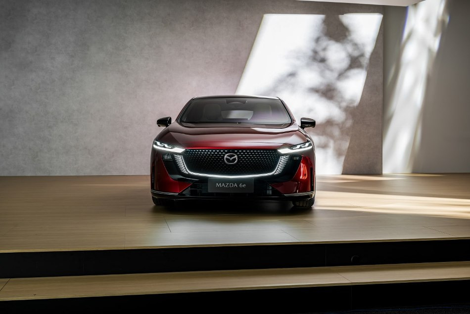 Prueba del nuevo coche eléctrico Mazda 6e
