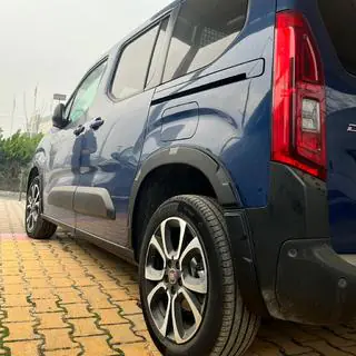 Aletines de aletas (EuroCap, batalla corta) Opel Combo 2019- foto 2