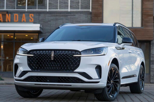 Lincoln Aviator actualizado: descripción general de características, niveles de equipamiento y diseño Foto 1