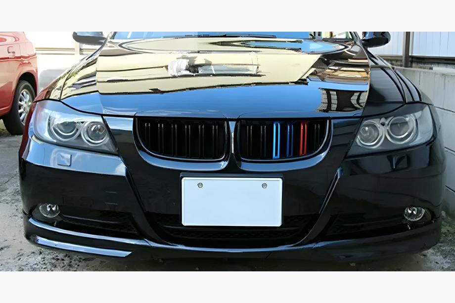 BMW 3 Series E90/E91 2005-2011 Riñoneras M-Look (para E-90/91 2005-2008, M-Color) Image