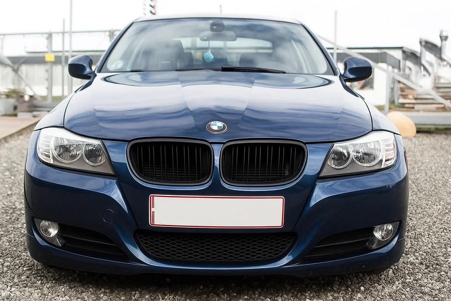 BMW 3 Series E90/E91 2005-2011 Riñoneras M-Look (para E-90/91 2008-2011, Negro Mate) Image