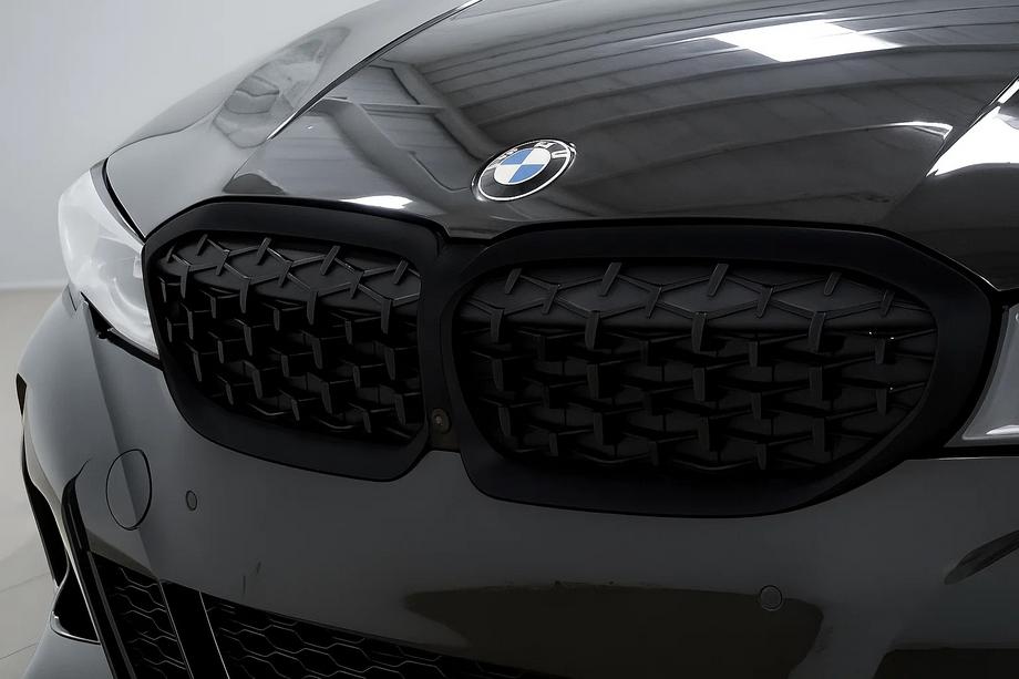 BMW 3 Series G20/G21 2018- Riñoneras Diamond Black (2018-2022, marco negro) Con soporte para cámara Foto 2
