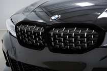 BMW 3 Series G20/G21 2018- Riñoneras Diamond Silver (2018-2022, marco negro) foto 1