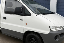 Hyundai H200, H1, Starex 1998-2007 Molduras de ventana (2 uds., acero inoxidable) foto 1