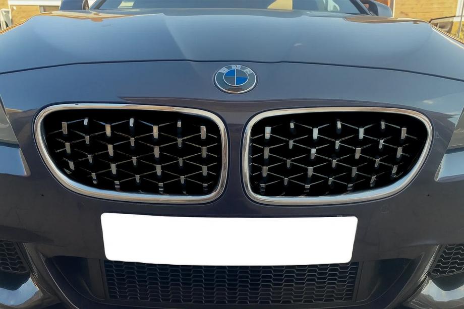 BMW 5 Series F10/F11 2010–2016 Riñoneras Diamond Silver (Marco Cromado) Foto 1