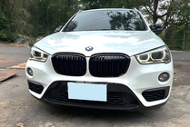BMW X1 F48 2015-2022 Riñoneras M-Look (2015-2019, Negro Brillante) foto 1