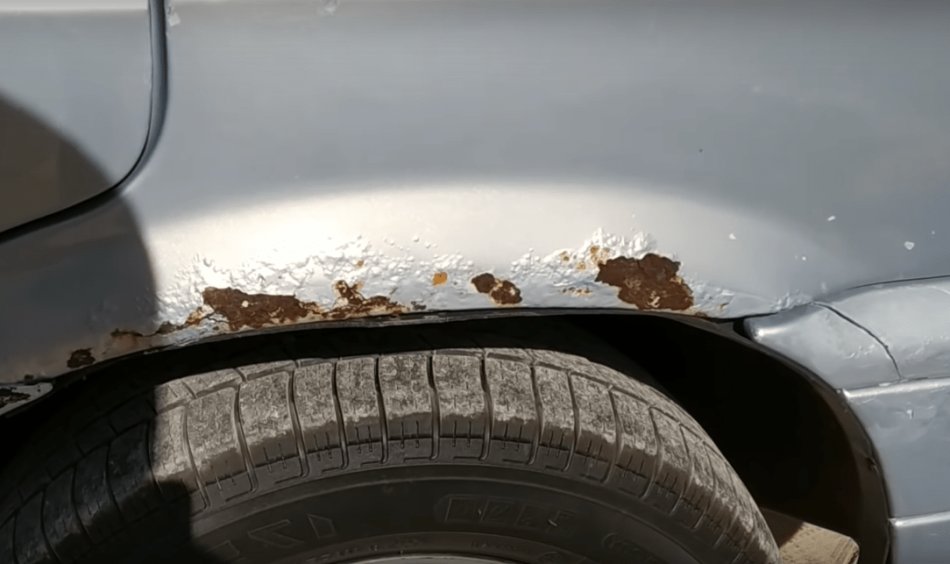 ¿Qué tan peligrosos son los “hongos” en la carrocería de un coche?