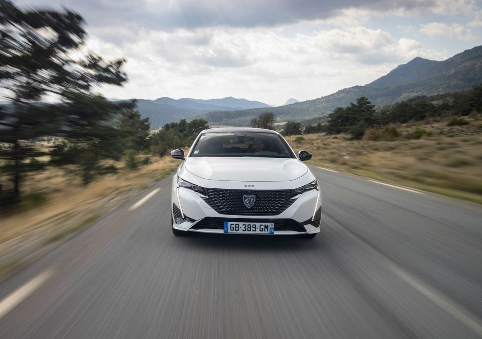 Peugeot e-308: análisis del elegante hatchback eléctrico