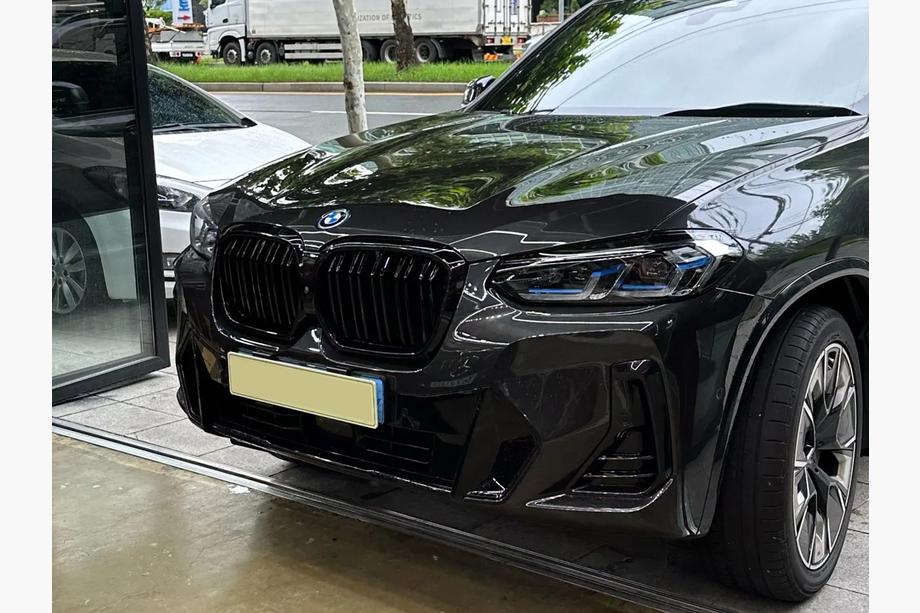 BMW X3 G01 2018- Riñoneras M-Look (para G08i, negro brillante) Image