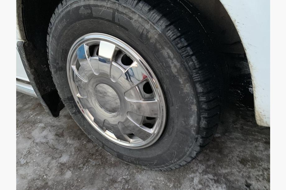 Mercedes Sprinter W906 2006–2018 Tapacubos de acero inoxidable Pétalos (1 pieza, juego de 4) Foto 5