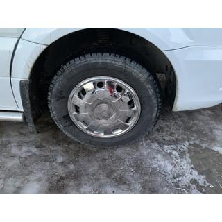 Tapacubos de acero inoxidable Pétalos (1 pieza, juego de 4) Volkswagen Crafter 2006-2016 foto 3