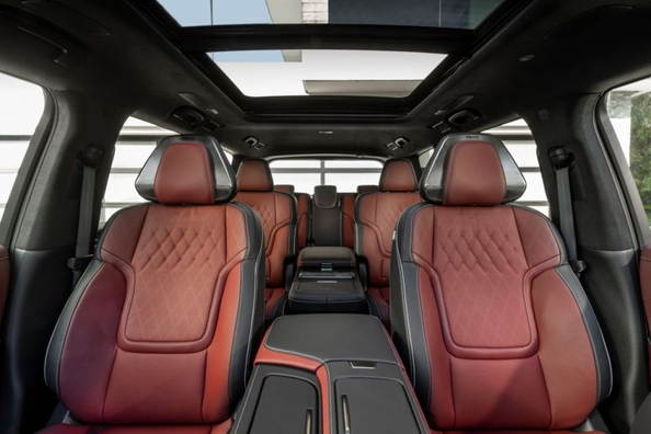 Reseña del Infiniti QX80 2025: Nuevos niveles de lujo y potencia Foto 6