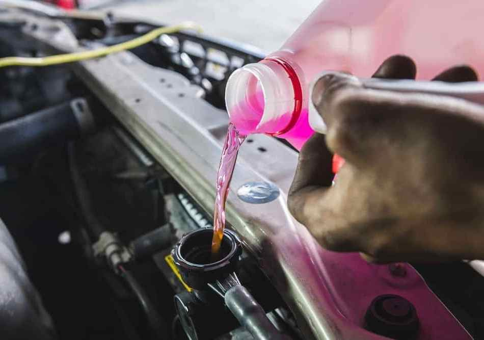 ¿Con qué frecuencia debes cambiar el anticongelante de tu coche?