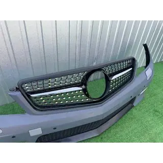 Parachoques delantero 2011-2014 AMG C63 con parrilla Diamond Black foto 2