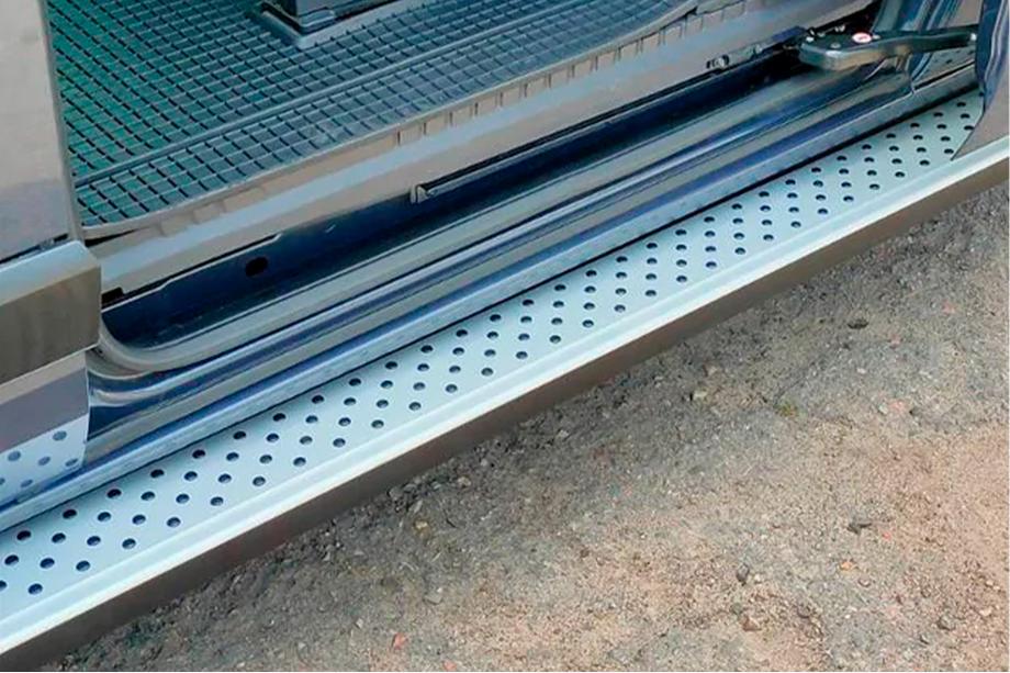 Ford Custom 2013-2022 Estribos Laterales Allmond Grey (2 uds., Aluminio) Foto 2