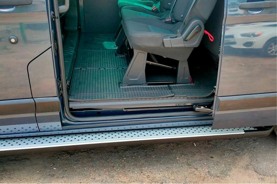 Ford Custom 2013-2022 Estribos Laterales Allmond Grey (2 uds., Aluminio) Foto 3