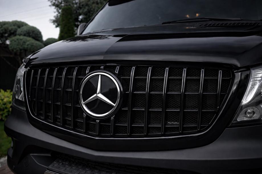 Mercedes Sprinter W906 2006–2018 Parrilla Delantera Panamericana GT Panamericana Negra (2013-2018) Image