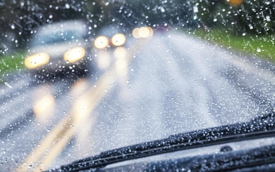 Cómo evitar accidentes bajo la lluvia: 5 consejos prácticos
