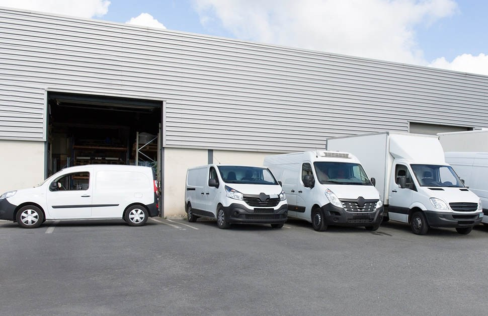 ¿Cuál es la diferencia entre el transporte comercial y el transporte regular?