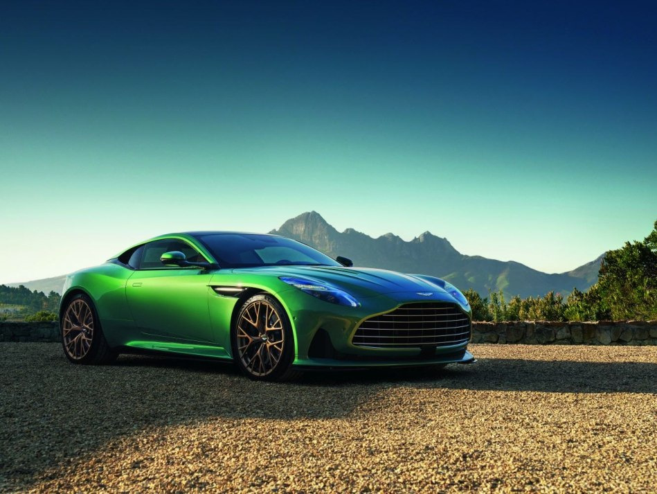 Prueba del Aston Martin DB12 cupé deportivo 2024