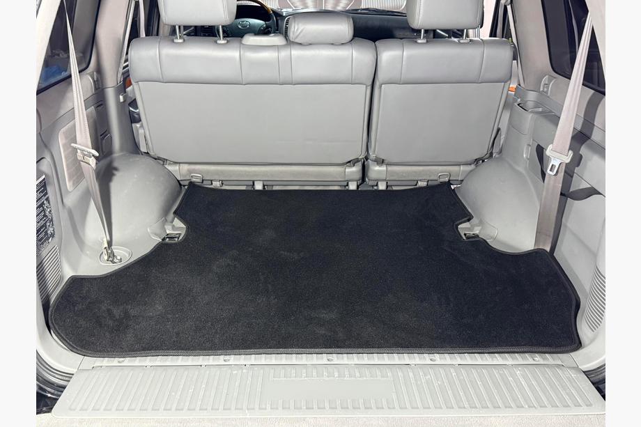 Toyota Land Cruiser 100 1998-2007 Alfombrilla de maletero textil Classic 2 uds Negro (7 plazas) Image