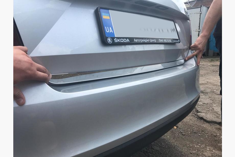 Skoda Rapid 2012-2019 Moldura maletero acero inoxidable Carmos - Acero Inoxidable Turco Image