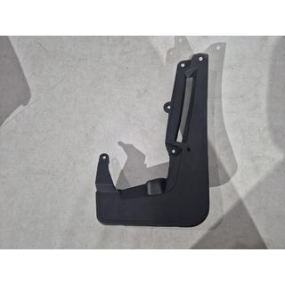 Faldilla guardabarros Premium delantera izquierda para G11/12 (1 ud) foto 3