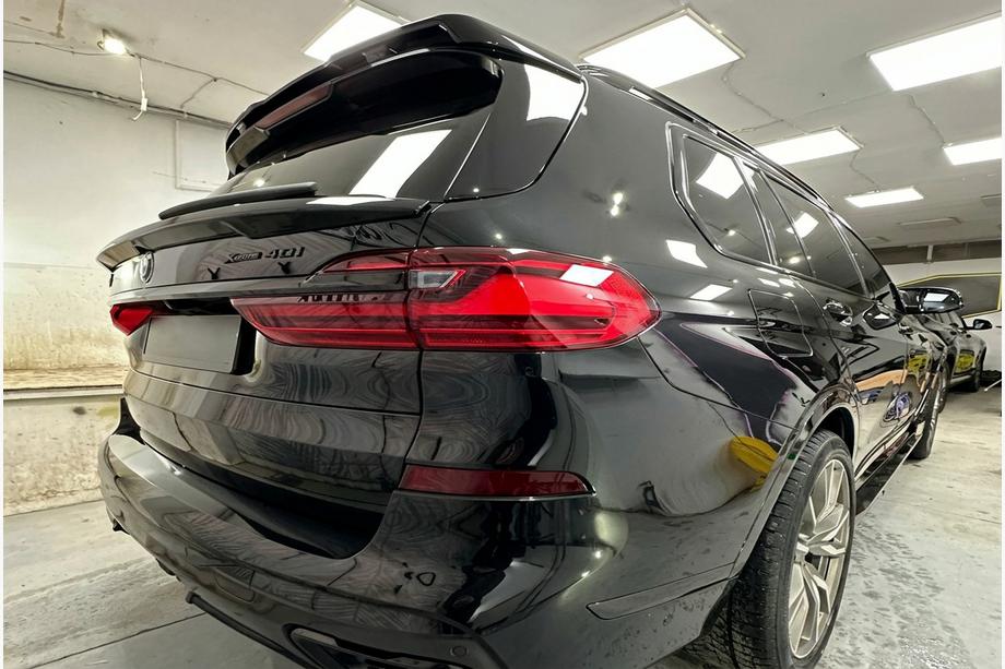 BMW X7 G07 2019- Alerón de Luneta Trasera V2 (Negro Brillante) Foto 3