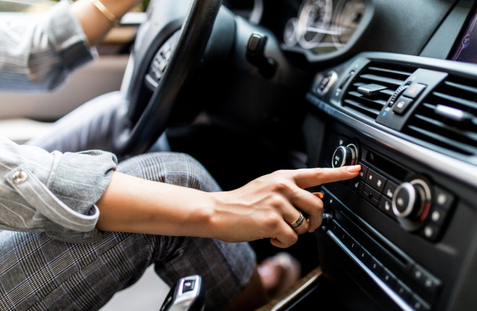 Cómo usar eficazmente el aire acondicionado de tu coche: consejos para mantenerte fresco y ahorrar dinero