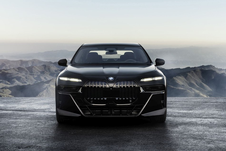 Reseña del BMW Serie 7 (G70): Lujo e innovación de séptima generación