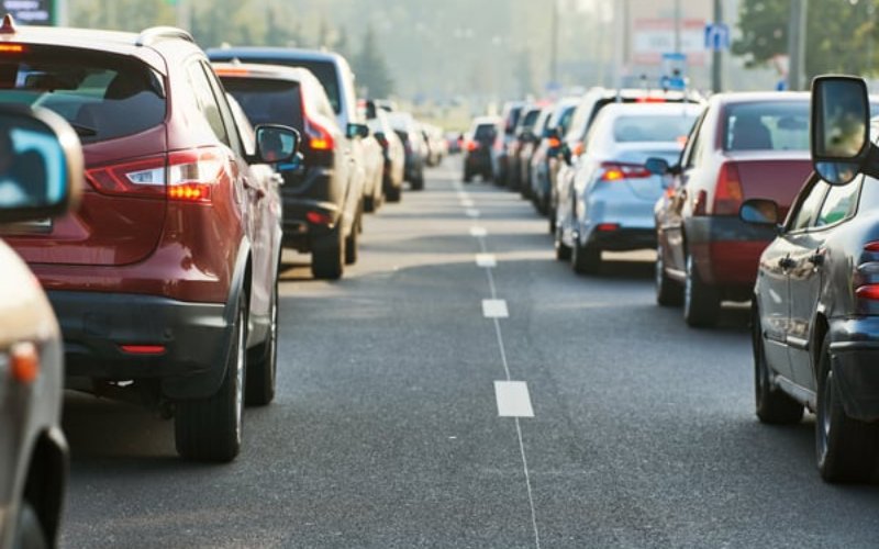 Cómo evitar el sobrecalentamiento del coche en los atascos en verano: consejos prácticos