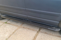 Volkswagen T5 2010-2015 Estribos laterales tipo X5 negro (2 uds., aluminio) Batalla Larga foto 2