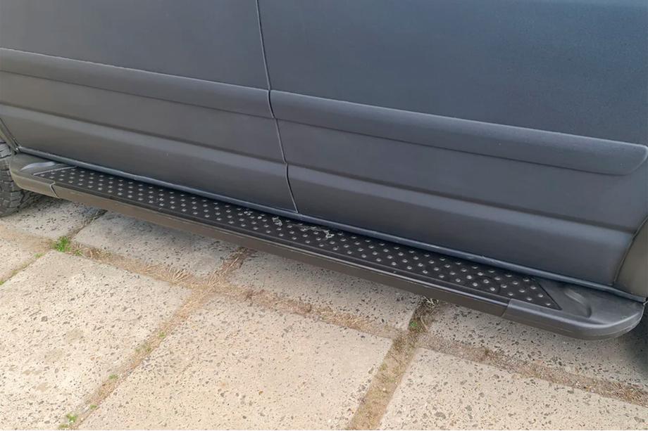 Volkswagen T5 2010-2015 Estribos laterales tipo X5 negro (2 uds., aluminio) Batalla Larga Foto 2