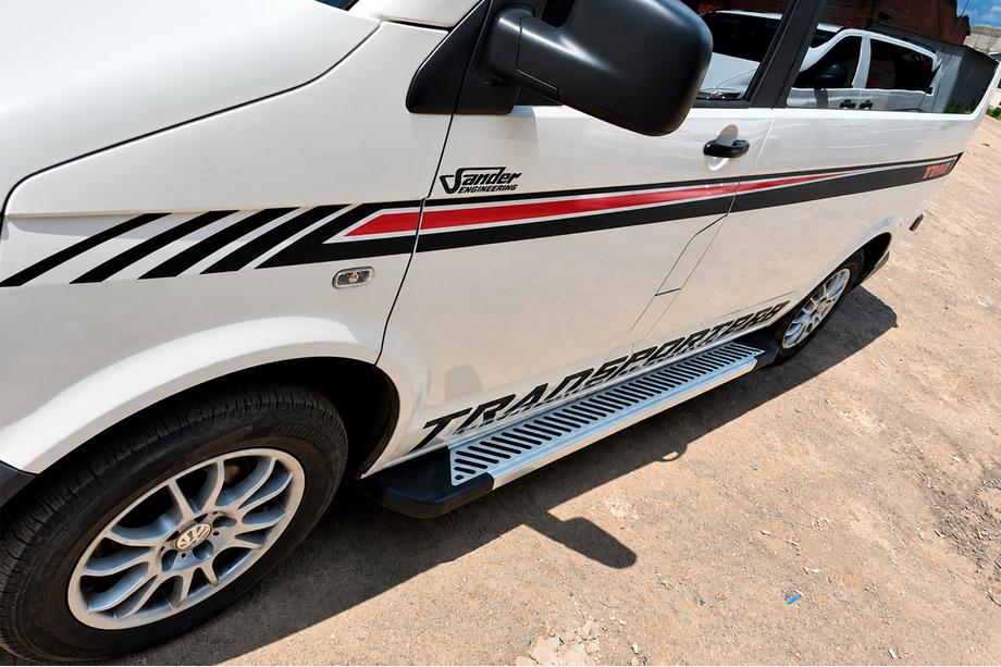 Volkswagen T5 2010-2015 Estribos Laterales Line-Tipo (2 uds., Aluminio) Batalla Larga Image