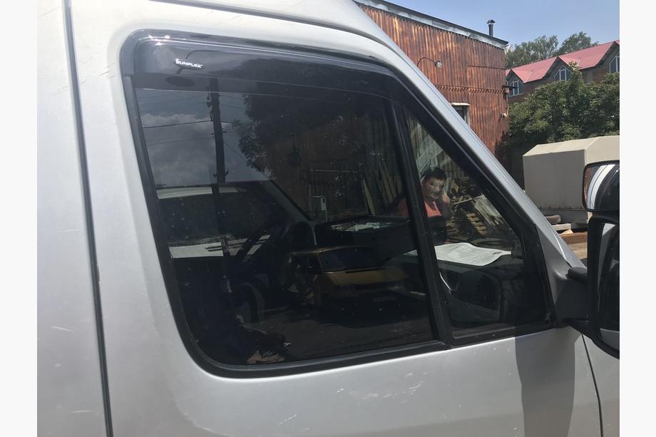 Volkswagen LT 1995-2006 Deflectores de Ventana (2 uds, Sunflex) Foto 3