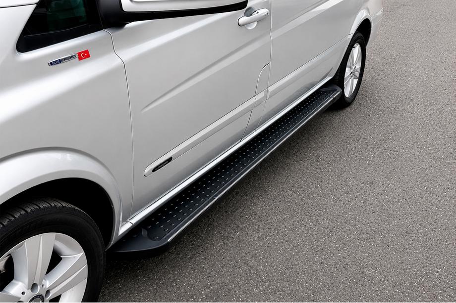 Mercedes Viano 2004-2014 Estribos Laterales Tipo X5 Negro (2 uds, Aluminio) Image