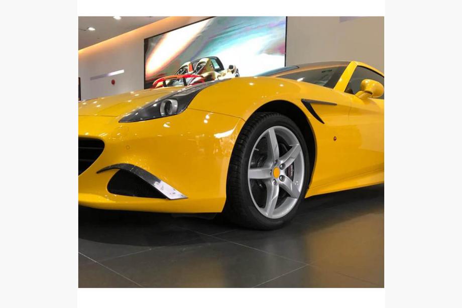 Ferrari California 2008-2017 Cubiertas de aletas delanteras de carbono (2015-2018) Foto 3