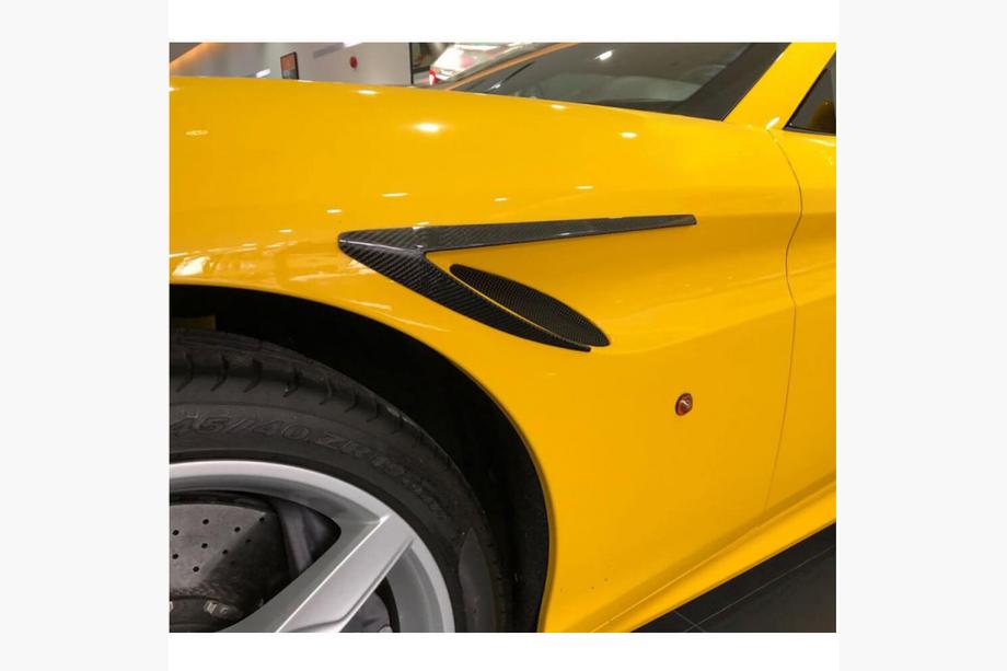 Ferrari California 2008-2017 Cubiertas de aletas delanteras de carbono (2015-2018) Foto 4
