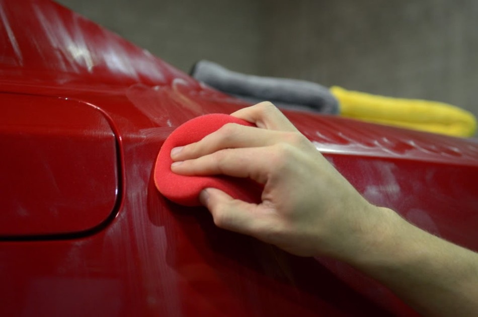 ¿Con qué frecuencia se puede encerar el LFP de un coche?