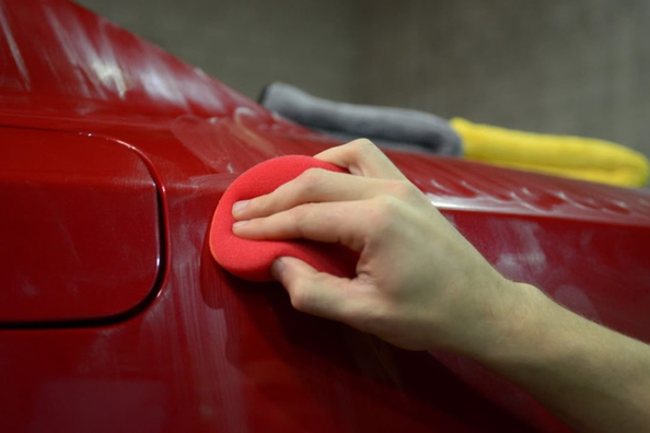 ¿Con qué frecuencia se puede encerar el LFP de un coche?