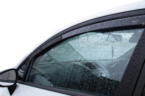 ¿Qué hacer si se ha desprendido el deflector (parabrisas) de tu coche?