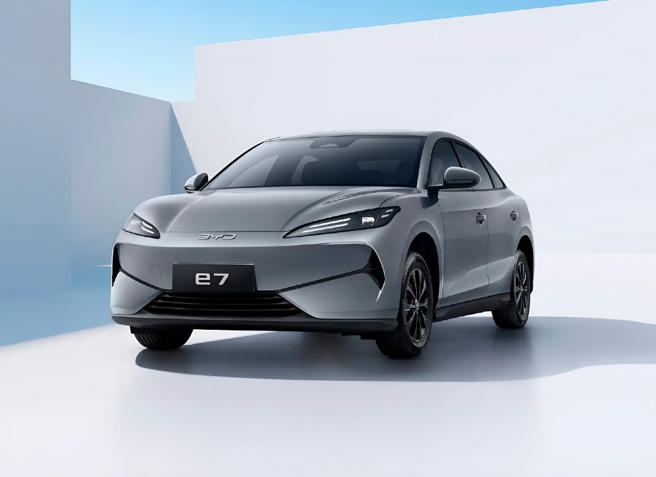 Reseña del BYD E7 2025: un sedán eléctrico asequible para la ciudad
