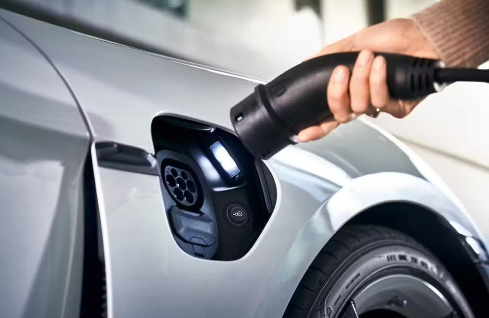 ¿Cuánto tiempo puede funcionar un coche eléctrico sin recargarse?