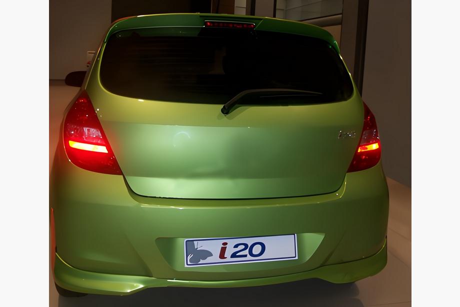 Hyundai I-20 2008-2012 Aplique trasero inferior (imprimado para pintar) Image