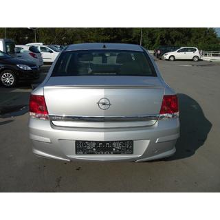 Faldon trasero inferior Sedan (imprimado para pintar) foto 3