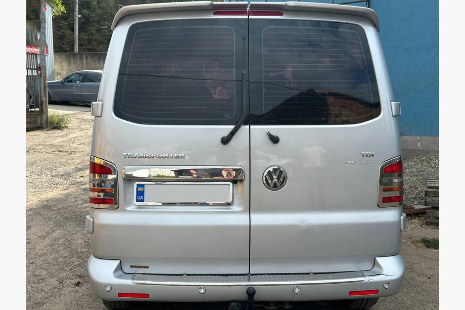 Volkswagen T5 Transporter 2003-2010 Moldura cromada sobre la matrícula para puertas traseras abatibles (acero inoxidable) Carmos - Acero Inoxidable Turco Foto 10