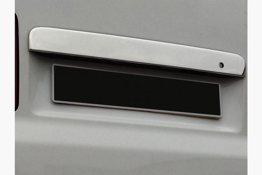 Volkswagen T5 Transporter 2003-2010 Moldura cromada sobre la matrícula para puertas traseras abatibles (acero inoxidable) Carmos - Acero Inoxidable Turco Foto 2
