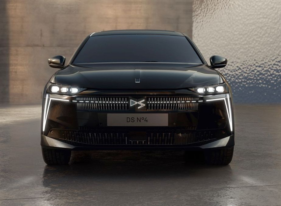 Análisis del DS N°4 E-Tense 2025: un hatchback premium actualizado
