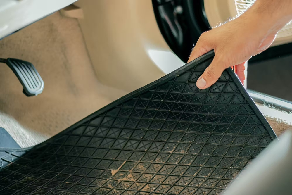 ¿Por qué aparece humedad en el coche?