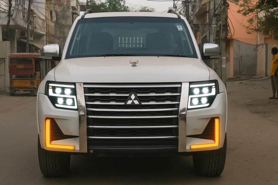Mitsubishi Pajero Wagon IV 2006-2021 Faros Delanteros LXR Image